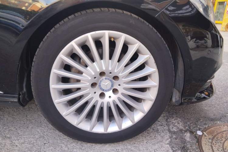 Used Mercedes-Benz E-Class 2014 Facelift E 300 L Right Front Wheel Hub