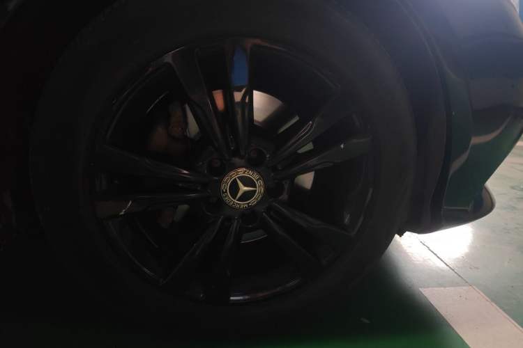 Used Mercedes-Benz E-Class 2014 E 260 L Sport Edition Right Front Wheel Hub