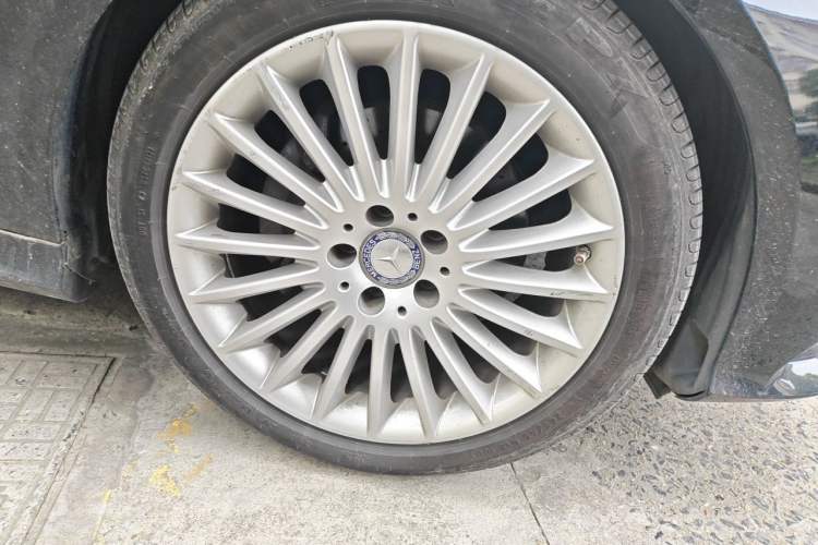 Used Mercedes-Benz E-Class 2014 E 260 L Right Front Wheel Hub
