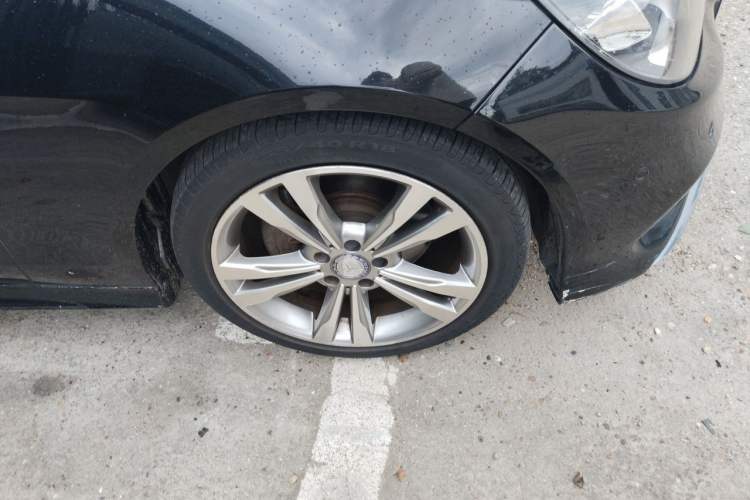 Used Mercedes-Benz E-Class 2014 Restyled E 300 L Sport Edition Right Front Wheel Hub