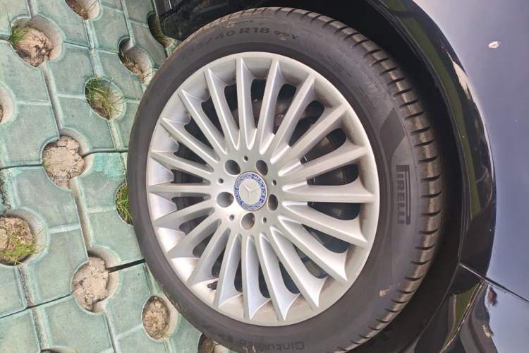 Used Mercedes-Benz E-Class 2014 E 260 L Luxury Model Right Front Wheel Hub