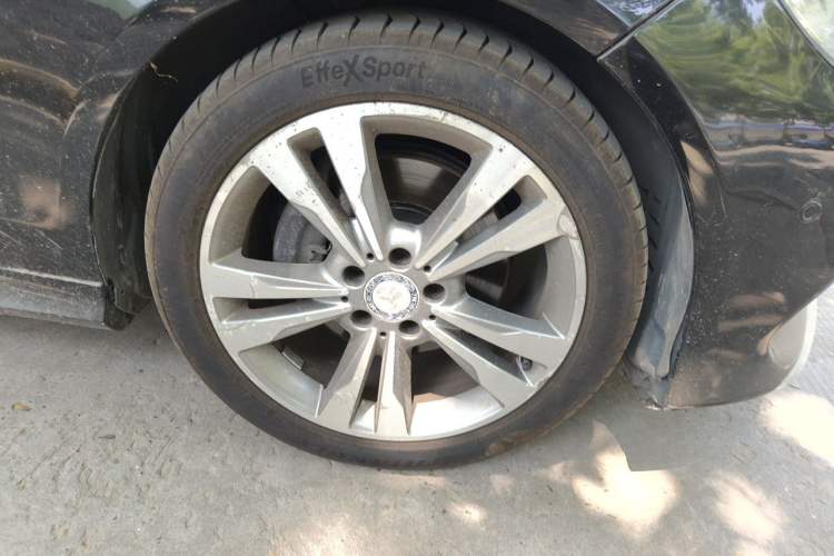Used Mercedes-Benz E-Class 2014 E 300 L Sport Edition Right Front Wheel Hub