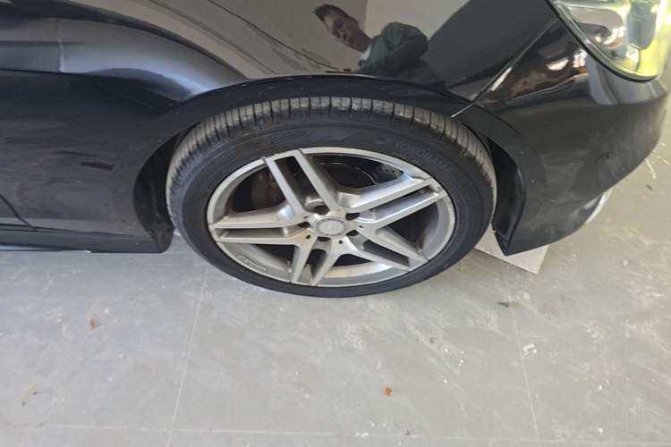 Used Mercedes-Benz E-Class 2014 Revised E 260 L Sport Luxury Edition Right Front Wheel Hub