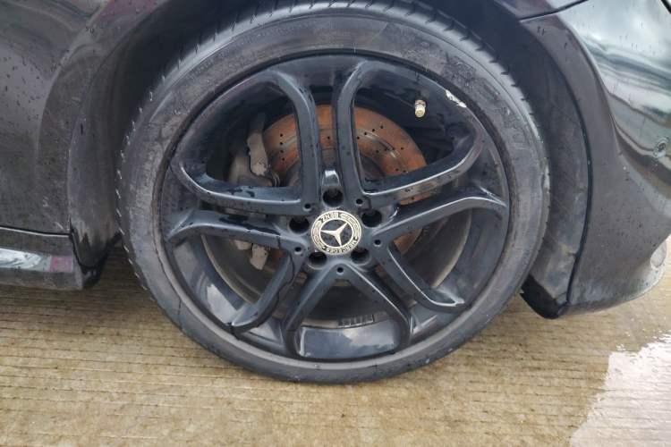 Used Mercedes-Benz E-Class 2014 E 260 Coupe Right Front Wheel Hub