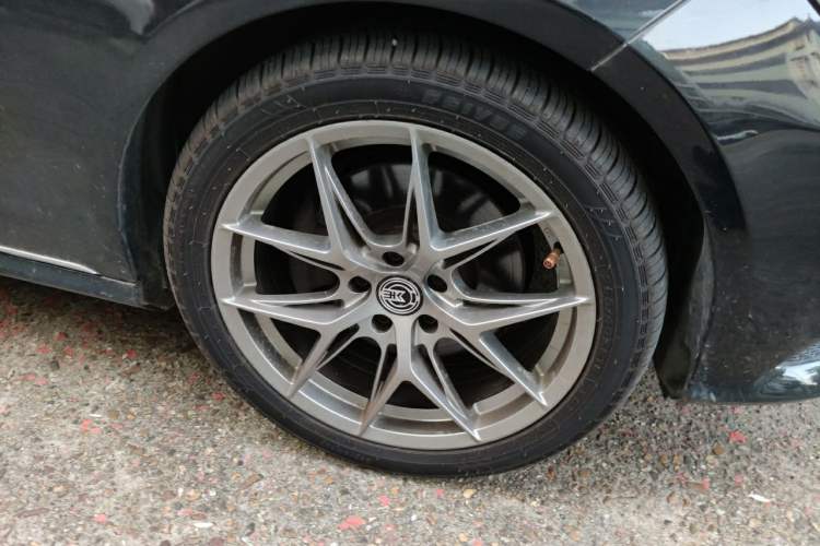 Used Mercedes-Benz E-Class 2014 E 260 L Sport Edition Right Front Wheel Hub