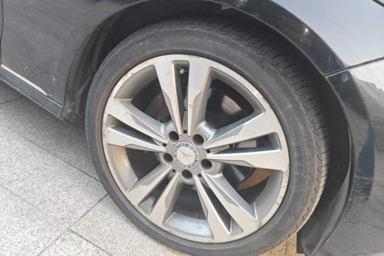 Used Mercedes-Benz E-Class 2014 E 260 L Sport Edition Right Front Wheel Hub