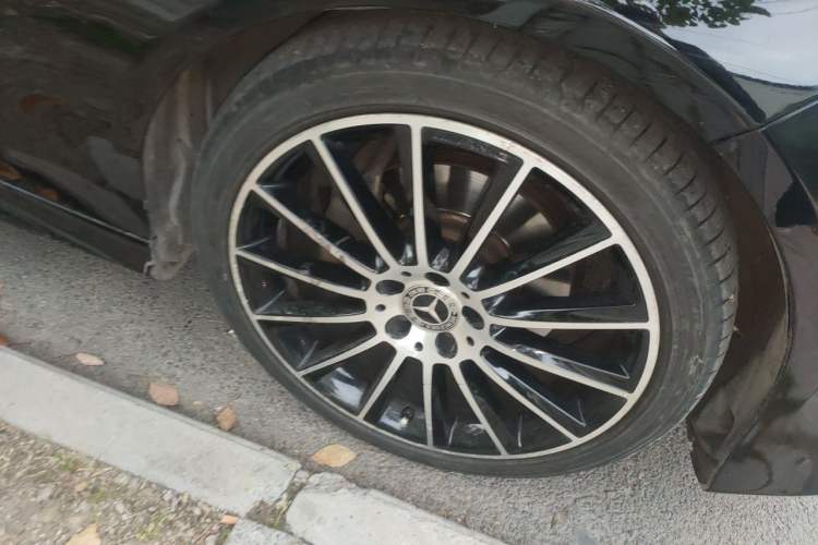 Used Mercedes-Benz E-Class 2014 E 300 L Sport Edition Right Front Wheel Hub