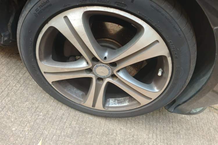 Used Mercedes-Benz E-Class 2014 E 300 L Right Front Wheel Hub