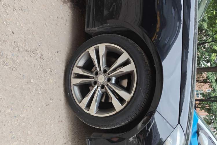 Used Mercedes-Benz E-Class 2014 Restyled E 260 L Sport Edition Right Front Wheel Hub