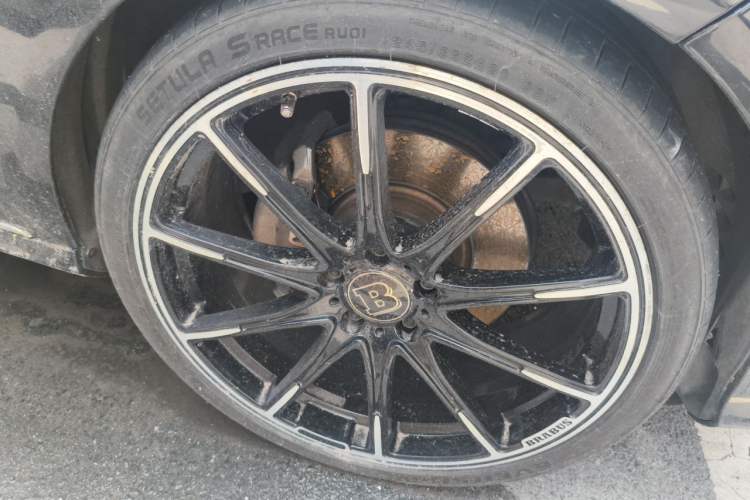 Used Mercedes-Benz E-Class 2014 E 260 L Sport Edition Right Front Wheel Hub