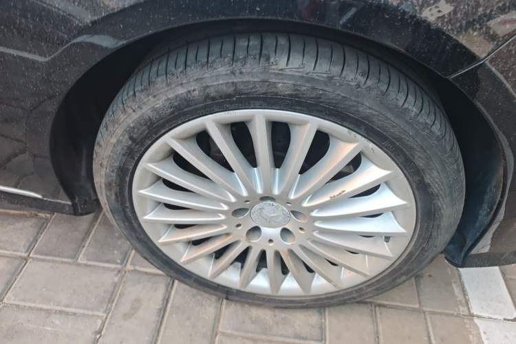 Used Mercedes-Benz E-Class 2014 E 260 L Right Front Wheel Hub