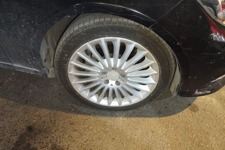 Used Mercedes-Benz E-Class 2014 E 260 L Luxury Model Right Front Wheel Hub