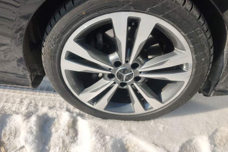 Used Mercedes-Benz E-Class 2014 Restyled E 260 L Sport Edition Right Front Wheel Hub