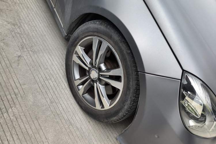 Used Mercedes-Benz E-Class 2014 E 260 L Sport Edition Right Front Wheel Hub