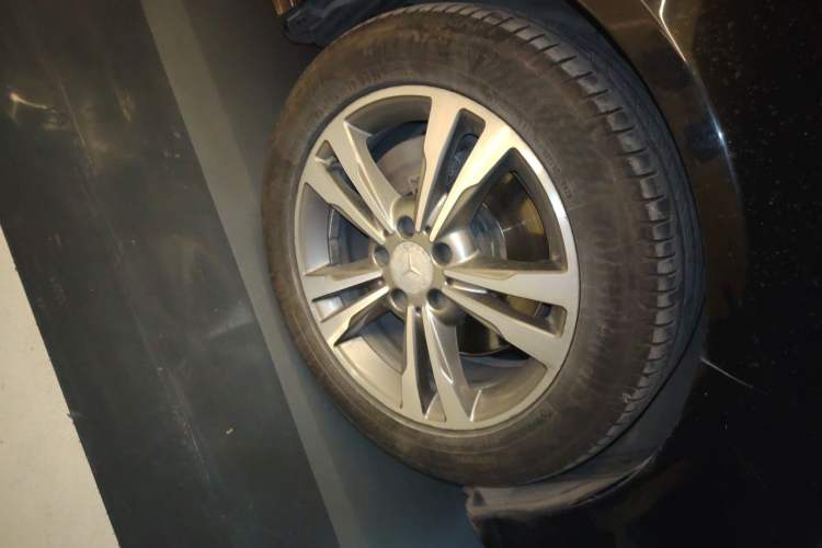 Used Mercedes-Benz E-Class 2014 E 260 L Sport Edition Right Front Wheel Hub