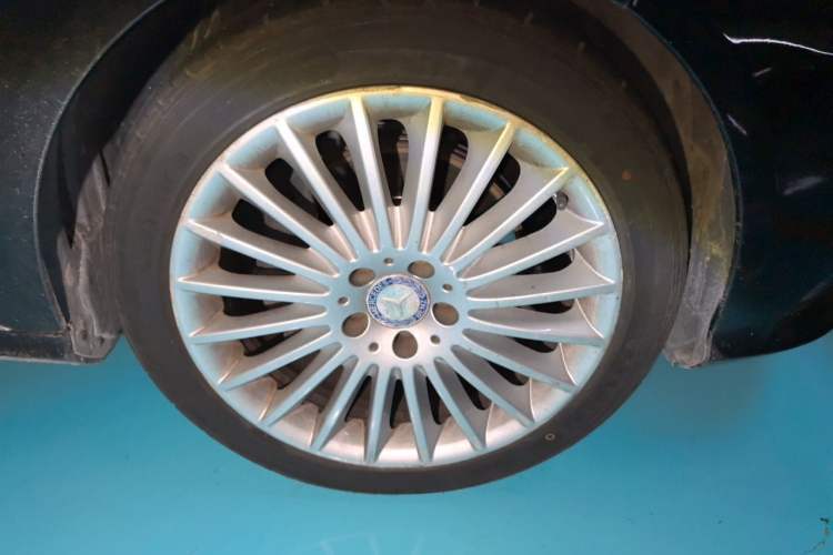 Used Mercedes-Benz E-Class 2014 Facelifted E 260 L Luxury Edition Right Front Wheel Hub