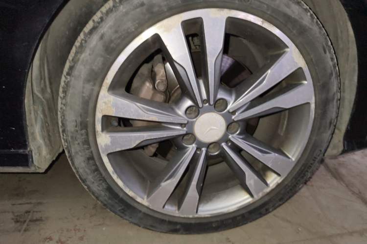 Used Mercedes-Benz E-Class 2014 E 260 L Sport Edition Right Front Wheel Hub