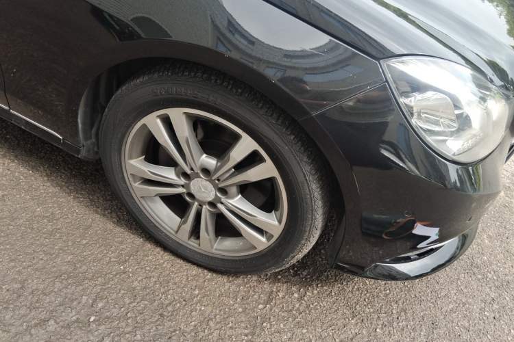 Used Mercedes-Benz E-Class 2014 E 260 L Sport Edition Right Front Wheel Hub