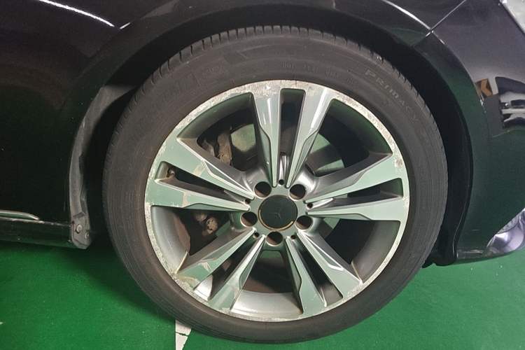 Used Mercedes-Benz E-Class 2014 E 260 L Sport Edition Right Front Wheel Hub