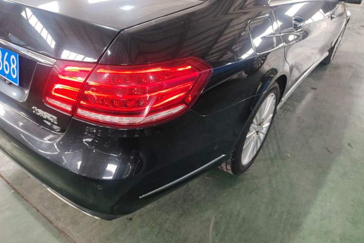 Used Mercedes-Benz E-Class 2014 E 300 L Right Rear Taillight