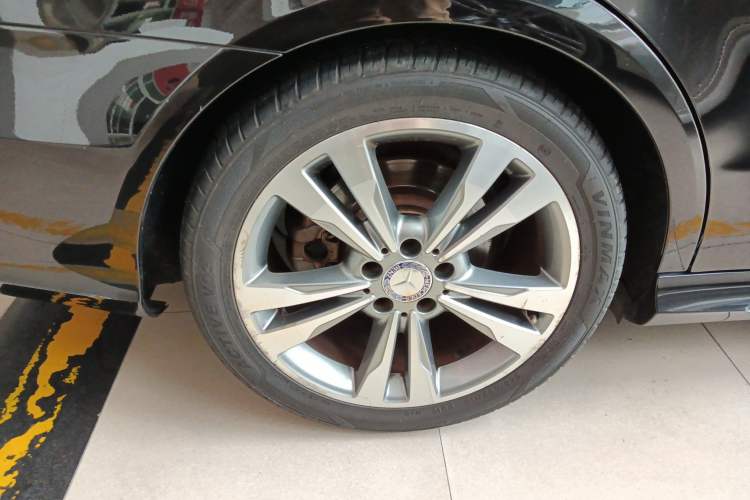 Used Mercedes-Benz E-Class 2014 Restyled E 300 L Sport Edition Right Rear Wheel Hub
