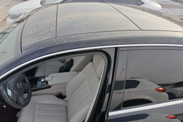 Used Mercedes-Benz E-Class 2014 E 300 L Roof