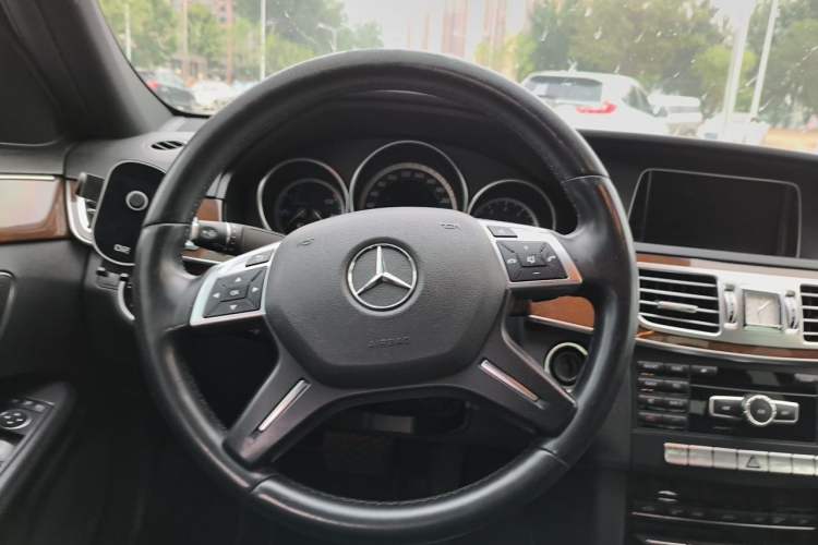 Used Mercedes-Benz E-Class 2014 Facelifted E 260 L Luxury Edition Steering Wheel