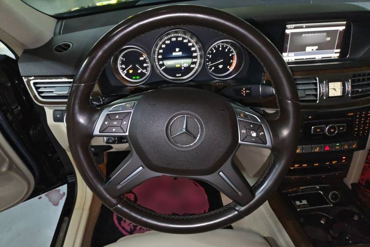 Used Mercedes-Benz E-Class 2014 E 260 L Luxury Model Steering Wheel