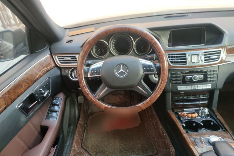 Used Mercedes-Benz E-Class 2014 E 260 L Luxury Model Steering Wheel