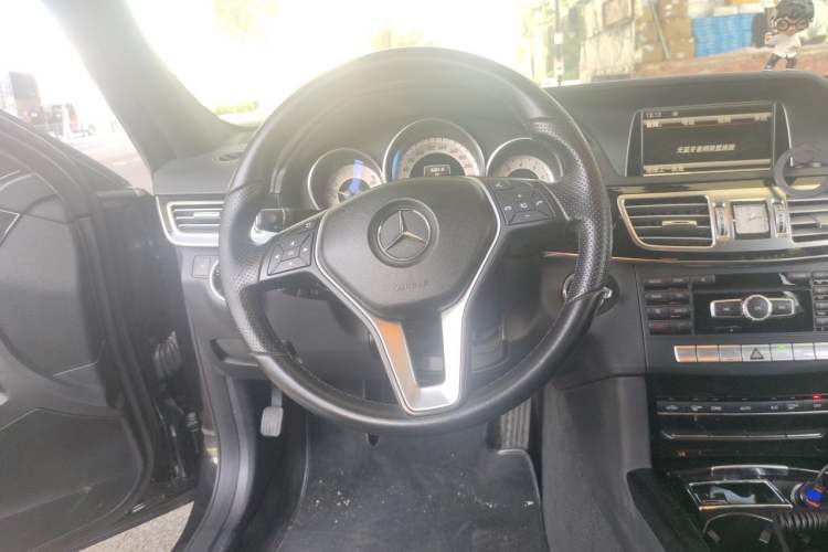 Used Mercedes-Benz E-Class 2014 E 260 L Sport Edition Steering Wheel