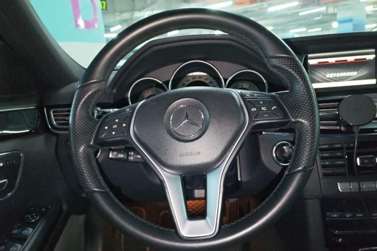 Used Mercedes-Benz E-Class 2014 Restyled E 260 L Sport Edition Steering Wheel