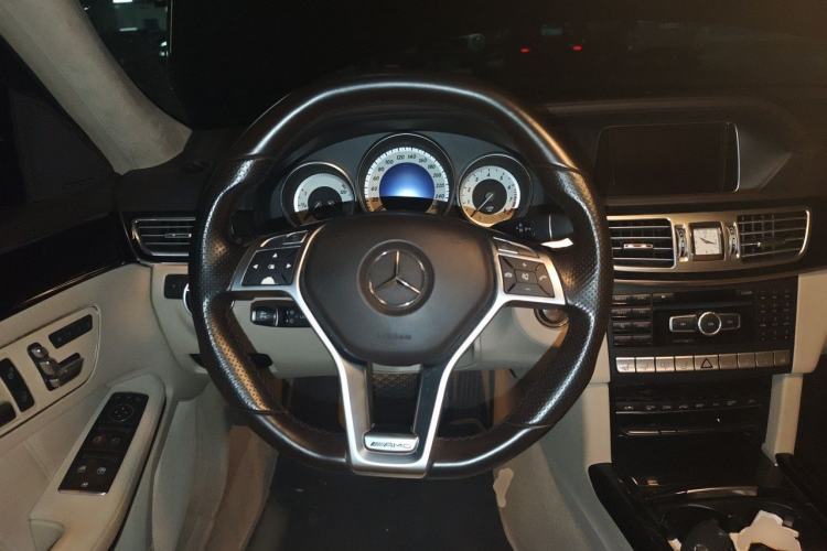Used Mercedes-Benz E-Class 2014 E 400 L Sport Luxury Edition Steering Wheel