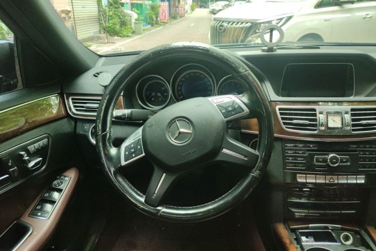 Used Mercedes-Benz E-Class 2014 E 260 L Luxury Model Steering Wheel