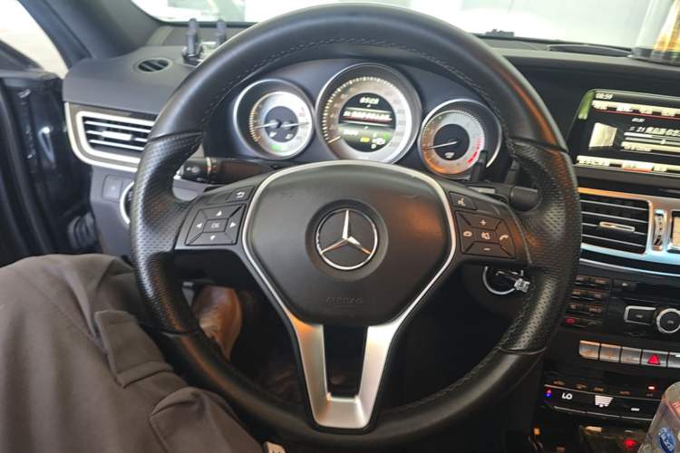 Used Mercedes-Benz E-Class 2014 Revised E 260 L Sport Luxury Edition Steering Wheel