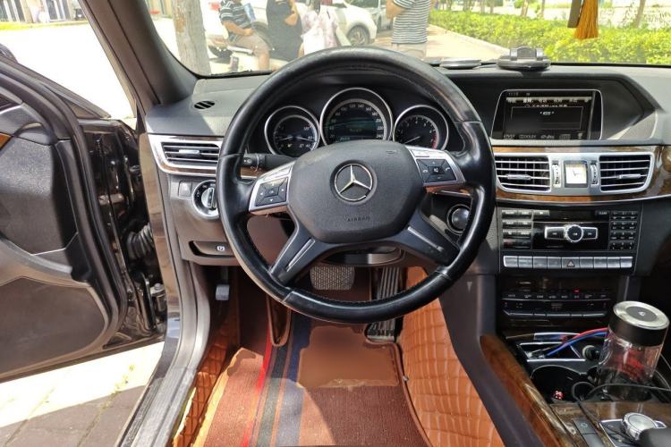 Used Mercedes-Benz E-Class 2014 Facelift E 300 L Steering Wheel