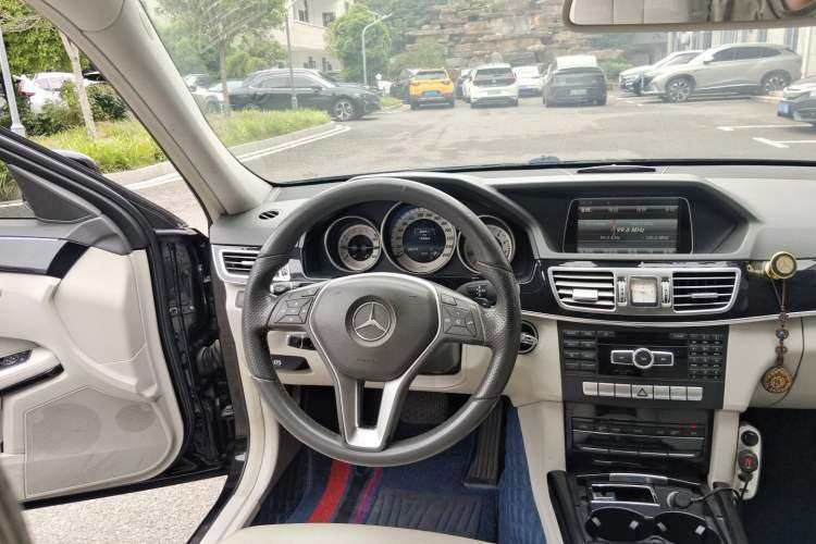 Used Mercedes-Benz E-Class 2014 E 260 L Sport Edition Steering Wheel