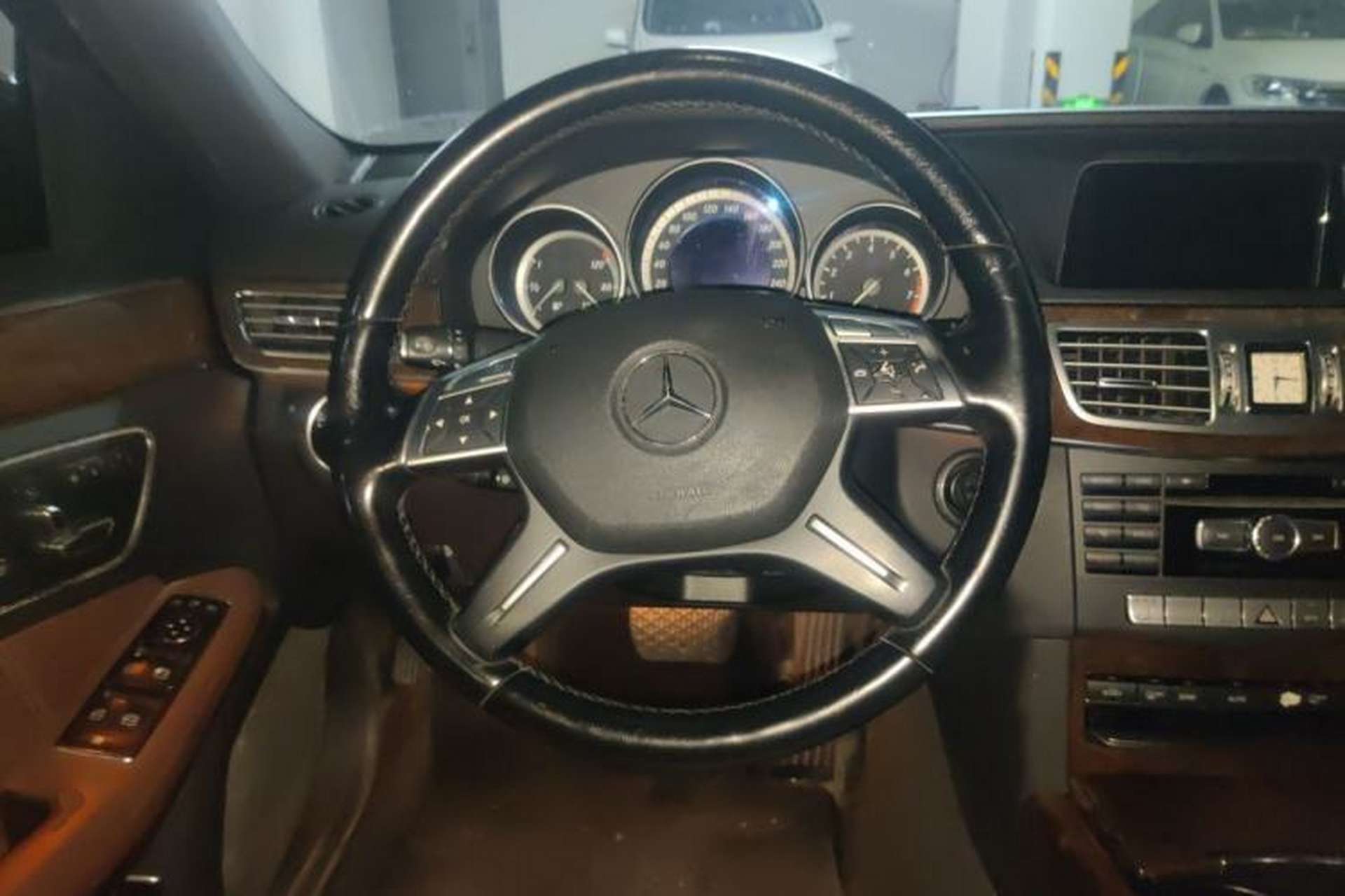 Used Mercedes-Benz E-Class 2014 E 260 L Luxury Model Steering Wheel