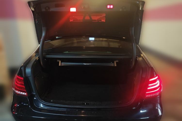 Used Mercedes-Benz E-Class 2014 E 400 L Hybrid Trunk