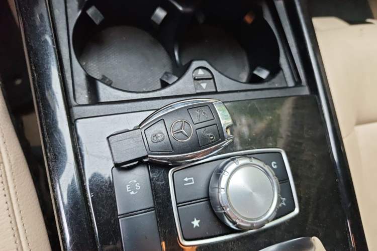 Used Mercedes-Benz E-Class 2014 E 300 L Sport Edition Vehicle Key