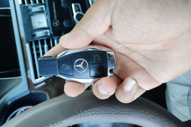 Used Mercedes-Benz E-Class 2014 E 260 L Luxury Model Vehicle Key