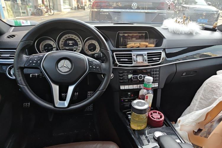 Used Mercedes-Benz E-Class 2014 E 300 L Sport Luxury Edition Center Console