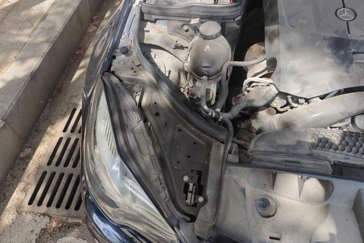 Used Mercedes-Benz E-Class 2014 E 200 Coupe Engine Bay Right