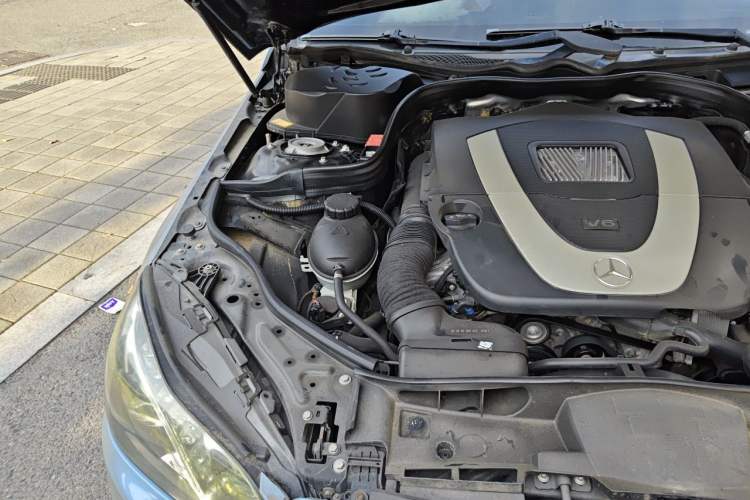Used Mercedes-Benz E-Class 2014 E 300 L Sport Luxury Edition Engine Bay Right