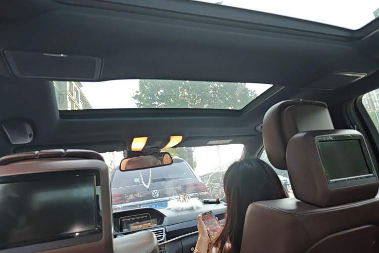 Used Mercedes-Benz E-Class 2014 E 300 L Sport Luxury Edition Headliner