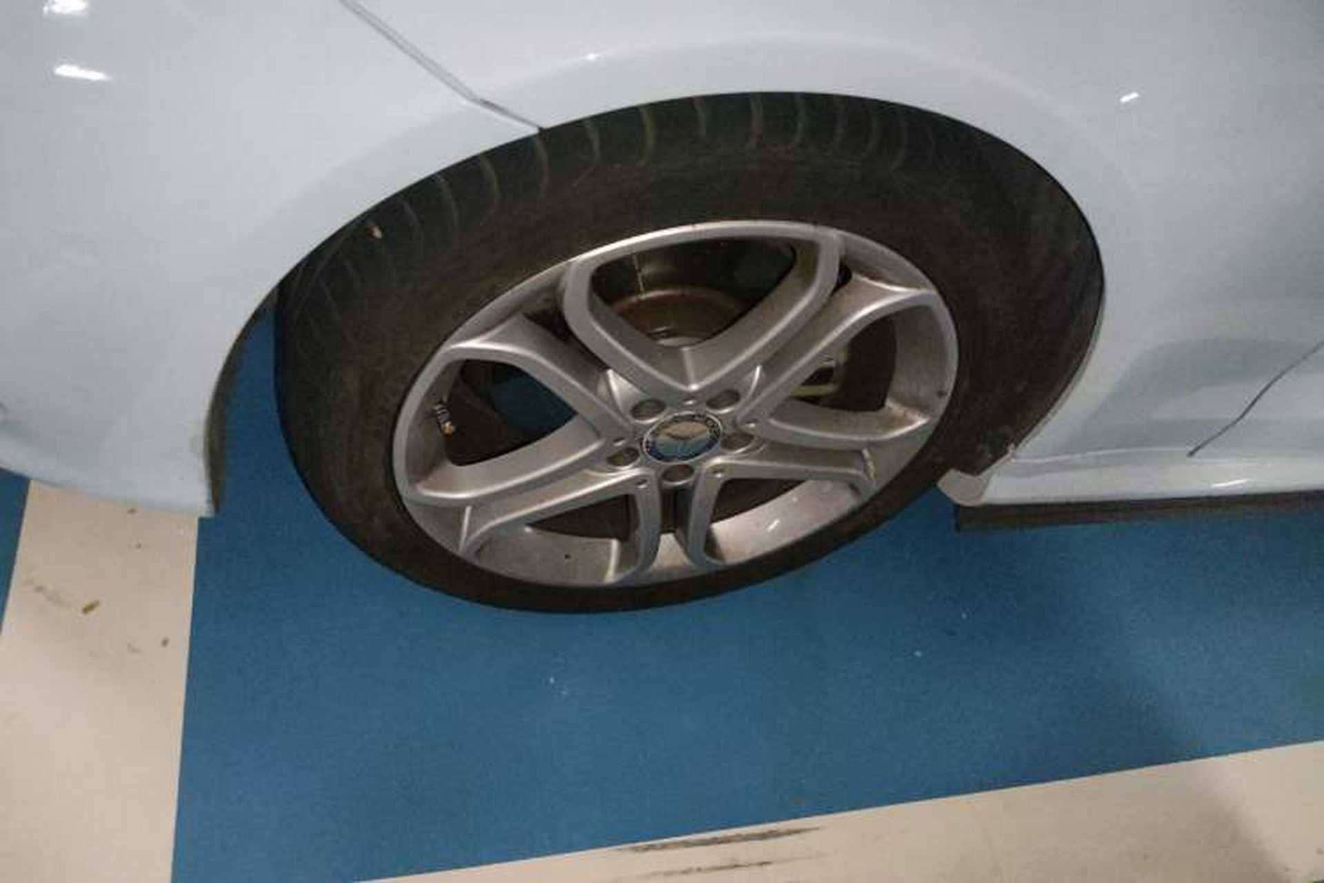 Used Mercedes-Benz E-Class 2014 E 260 Convertible Coupe Left Front Wheel Hub