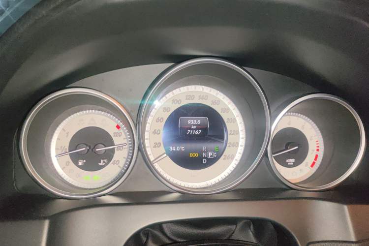 Used Mercedes-Benz E-Class 2014 E 260 Convertible Coupe Odometer Close Up