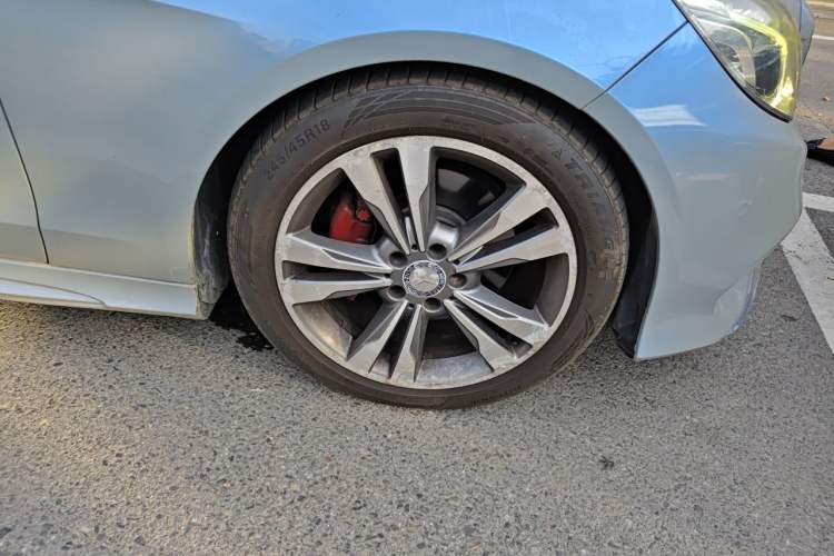 Used Mercedes-Benz E-Class 2014 E 300 L Sport Luxury Edition Right Front Wheel Hub