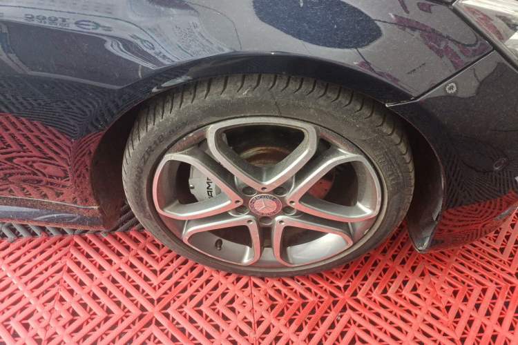 Used Mercedes-Benz E-Class 2014 E 200 Coupe Right Front Wheel Hub