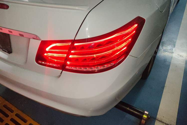 Used Mercedes-Benz E-Class 2014 E 260 Convertible Coupe Right Rear Taillight