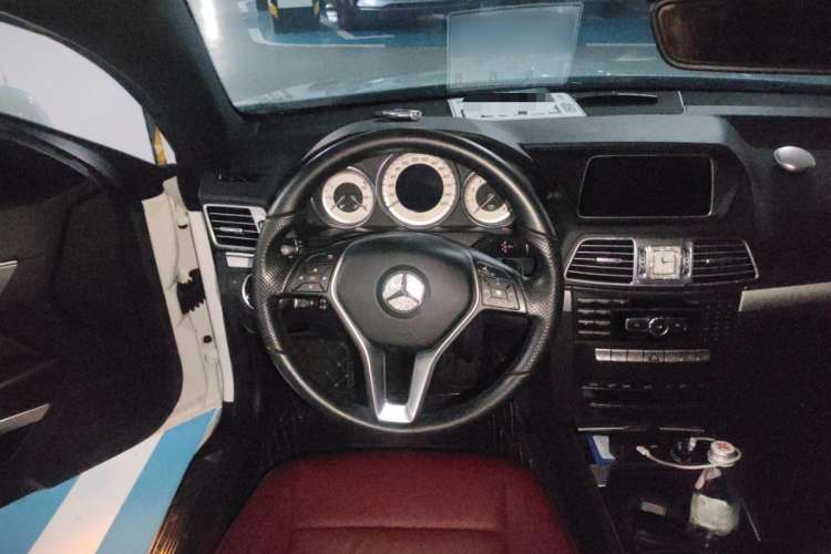 Used Mercedes-Benz E-Class 2014 E 260 Convertible Coupe Steering Wheel